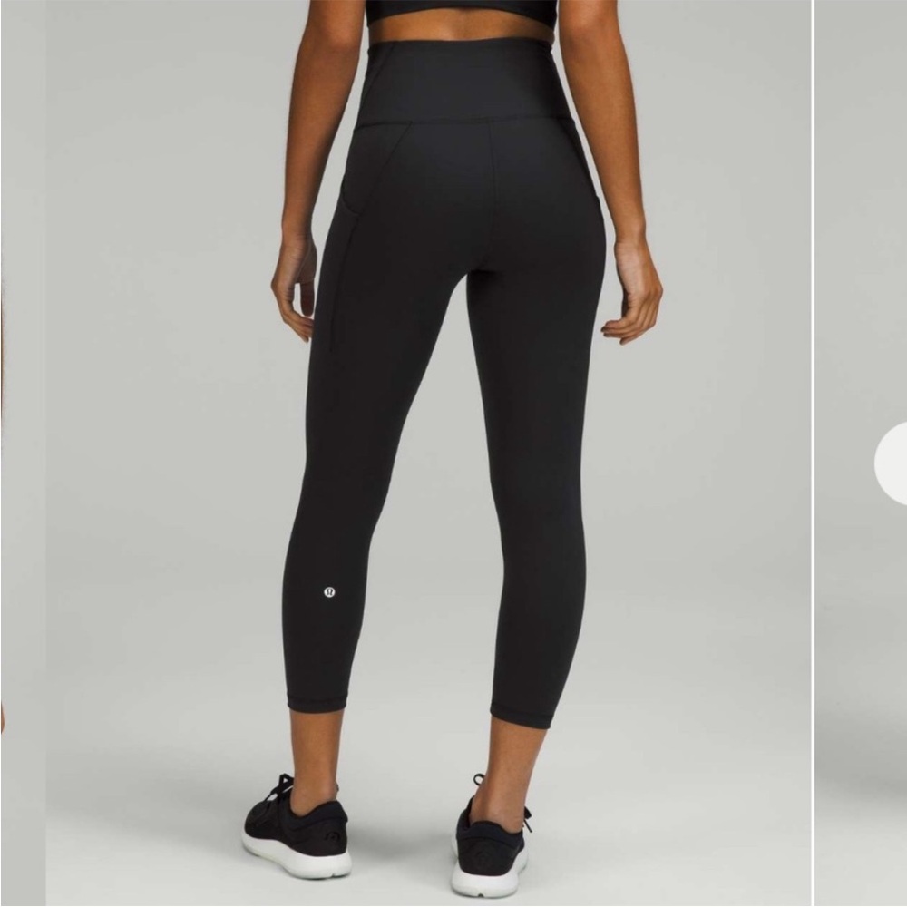 Lululemon Wunder Train High-Rise Crop 23" in Black - Size 2